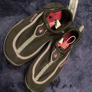 Body Glove Water Shoes Women’s size 11 pink and black